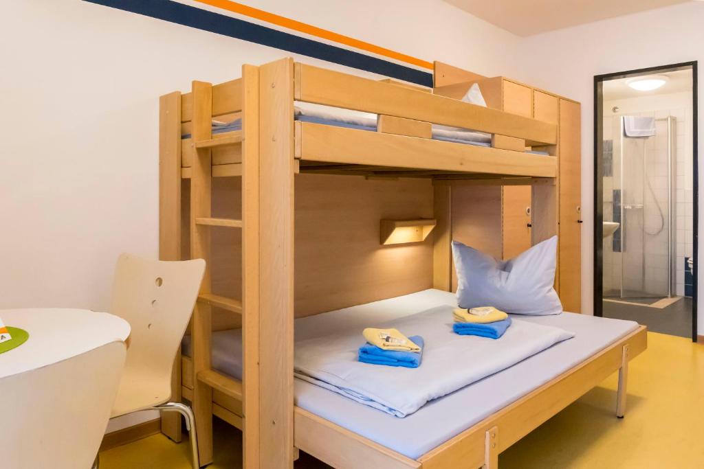 Postel nebo postele na pokoji v ubytování Jugendherberge Ratzeburg am See