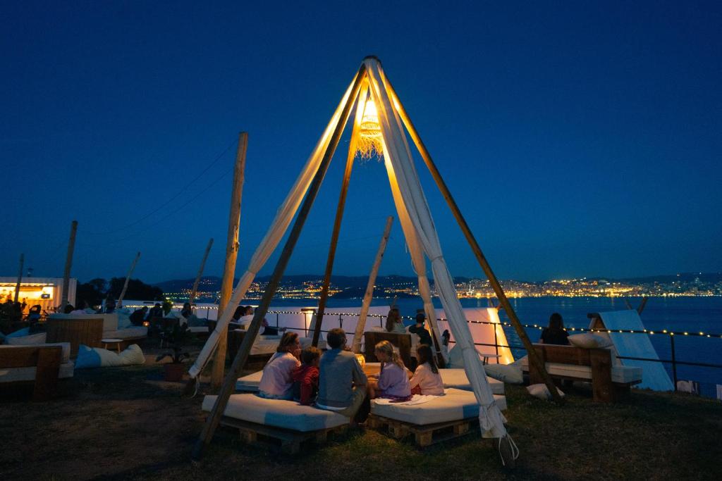 Příroda nedaleko luxury tent