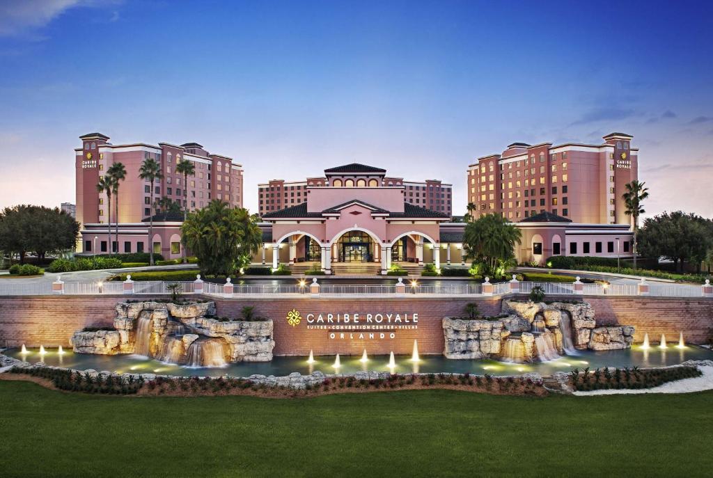 una rappresentazione dell'ingresso di un resort con fontana di Caribe Royale Orlando a Orlando