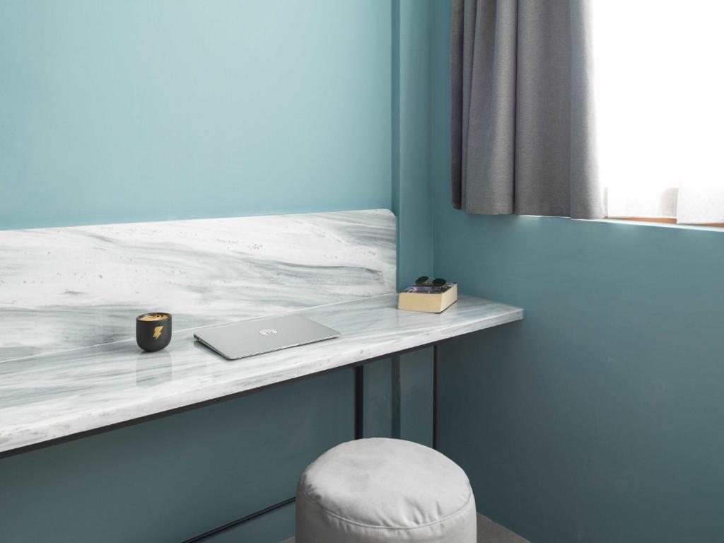 Zeus is Loose Hostel - 2