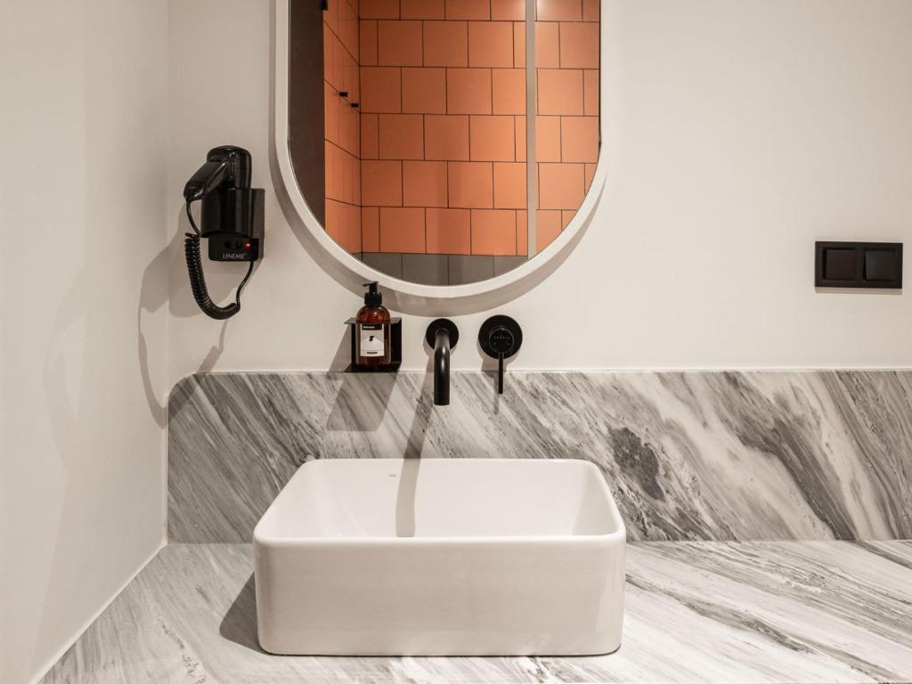 Zeus is Loose Hostel - 17