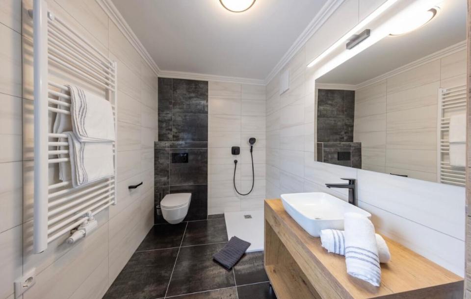 Koupelna v ubytování Hotel Austria - inklusive Joker Card im Sommer