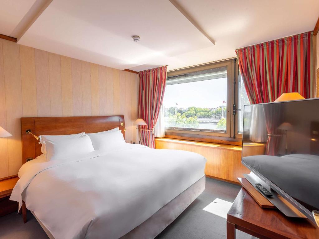 Postel nebo postele na pokoji v ubytování Sofitel Lyon Bellecour