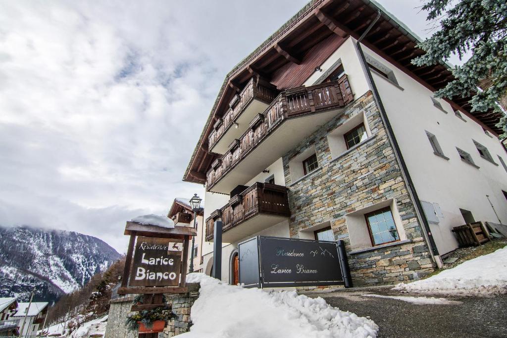 Splošen pogled na gorovje oz. razgled na gore, ki ga ponuja aparthotel