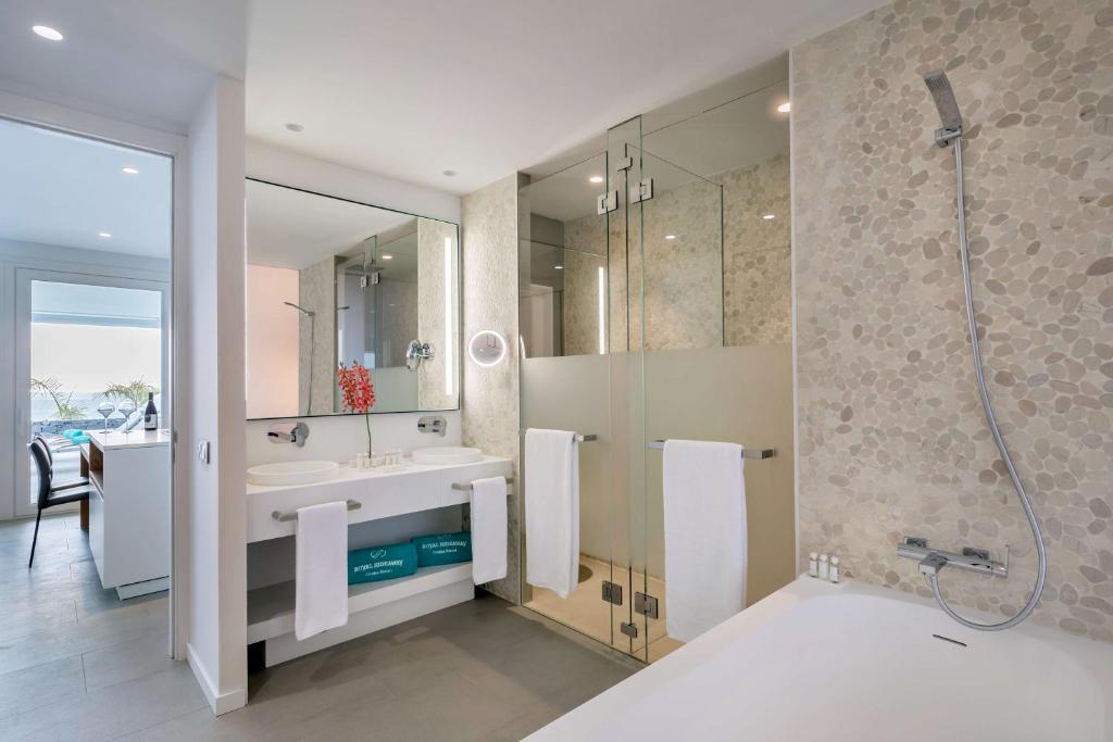 Koupelna v ubytování Royal Hideaway Corales Suites