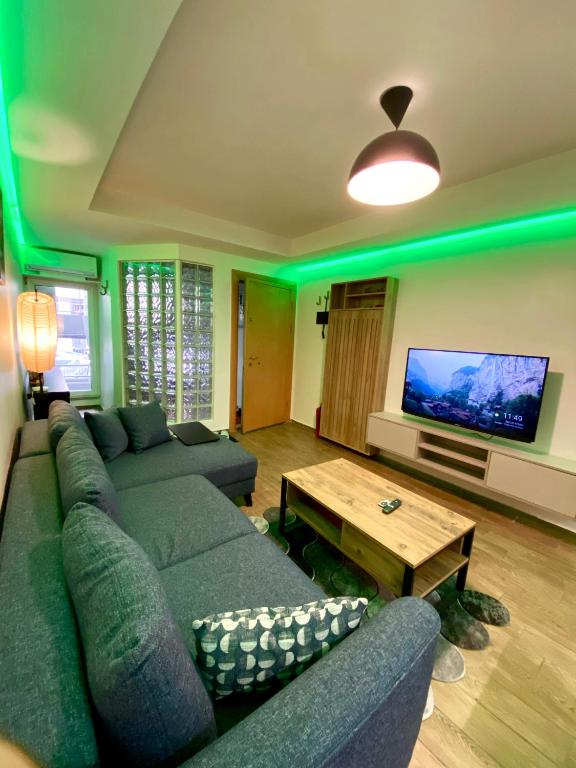 TV a/nebo společenská místnost v ubytování Unique/Cosy flat near Taksim/Nişantaşı