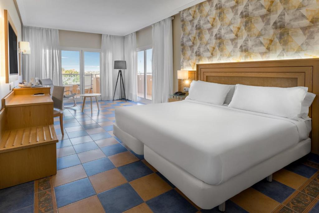 Elba Sara Beach & Golf Resort - 