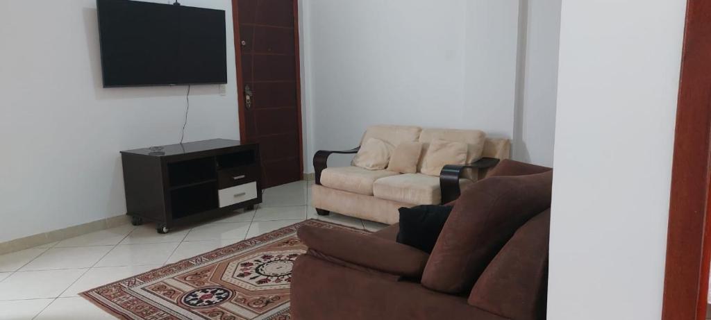 a living room with a couch and a chair at Apartamento completo e bem localizado in Vitória da Conquista