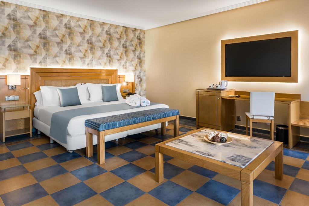 Elba Sara Beach & Golf Resort - Junior Suite (3 Adults + 1 Child)