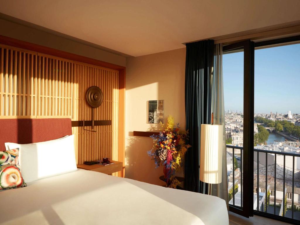 Postel nebo postele na pokoji v ubytování SO/ Paris Hotel