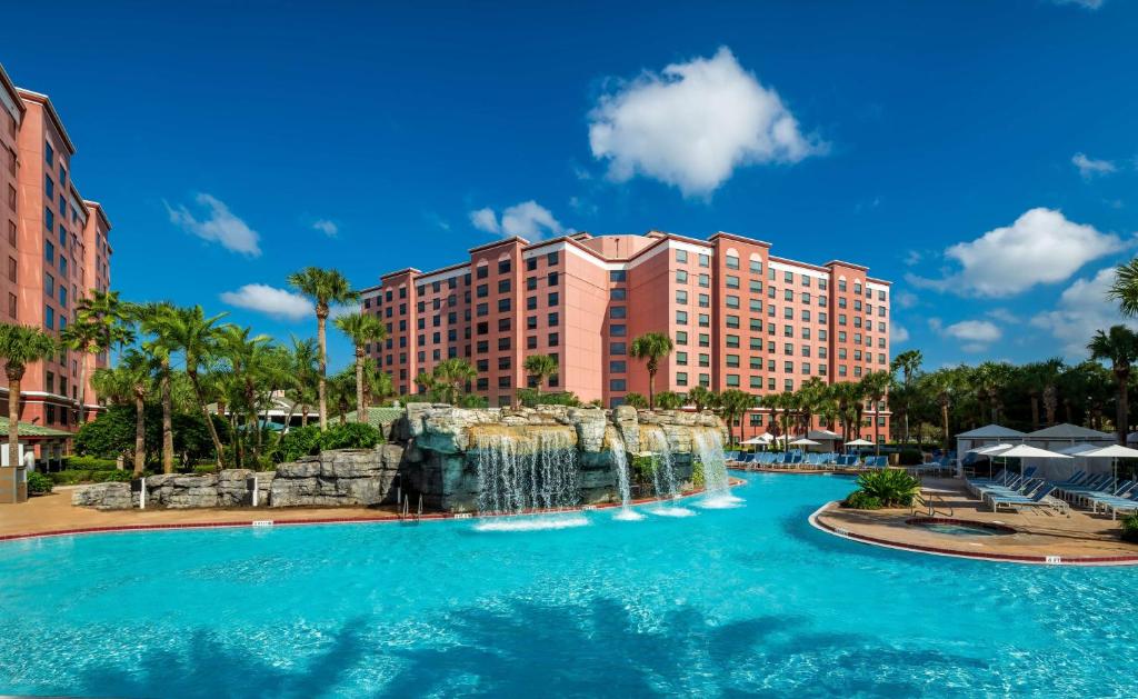 A piscina localizada em Caribe Royale Orlando ou nos arredores