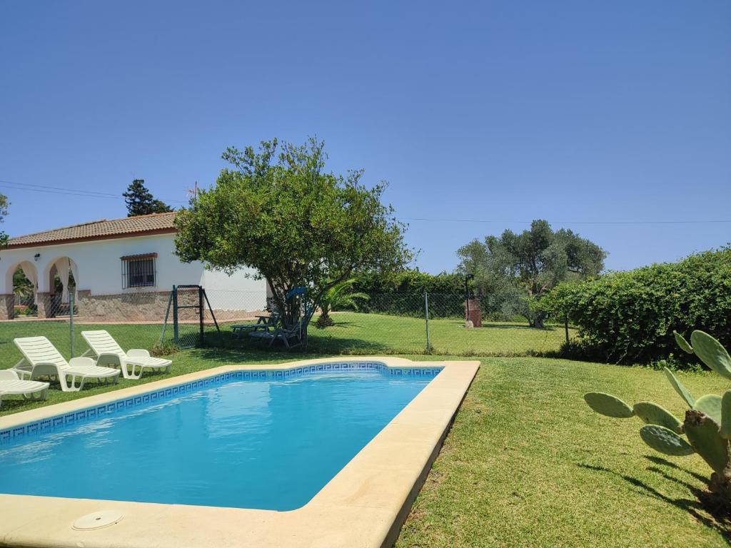 Bazén v ubytovaní Casa Rural El Laurel con piscina privada alebo v jeho blízkosti
