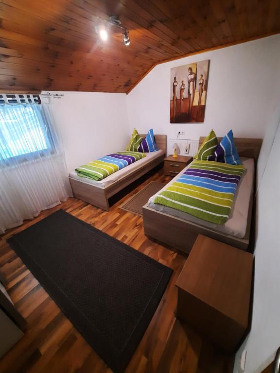 Postel nebo postele na pokoji v ubytování FEWO Wonta am Ossiachersee