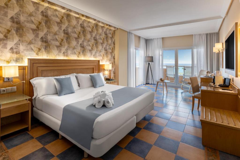 Elba Sara Beach & Golf Resort - 