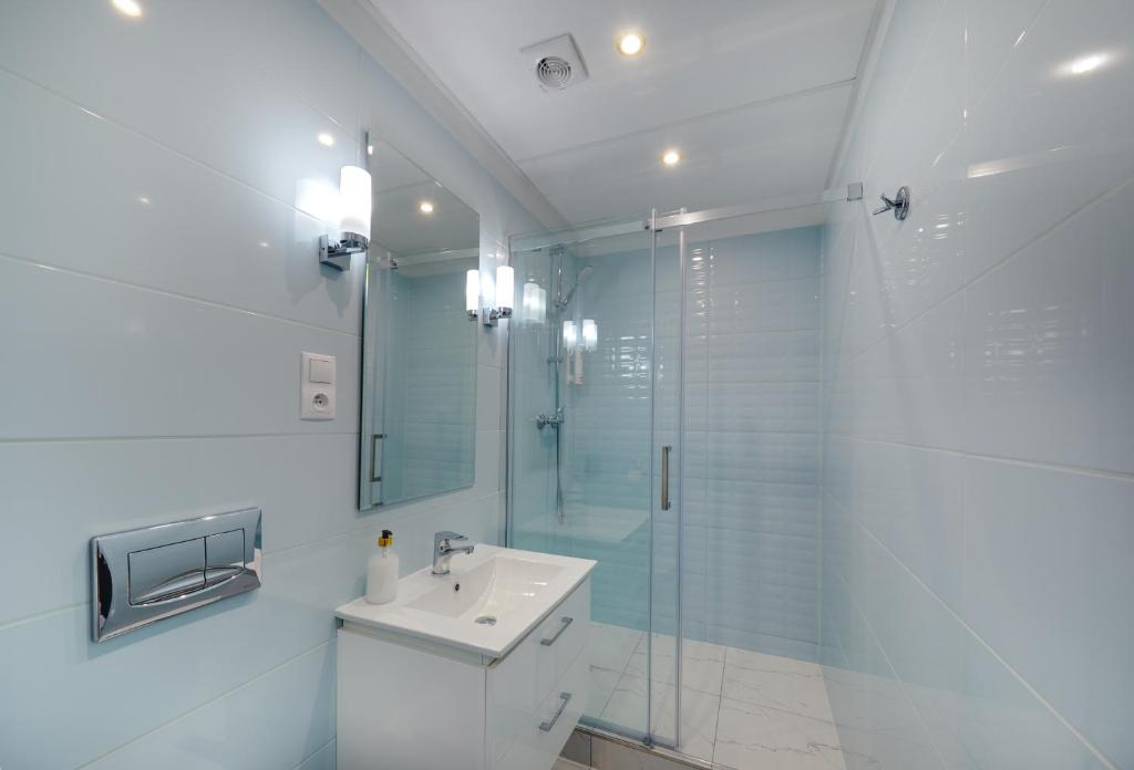 ApartHotel Katowice - Deluxe Rooms with King Beds, City Center, Free Wifi! - 13