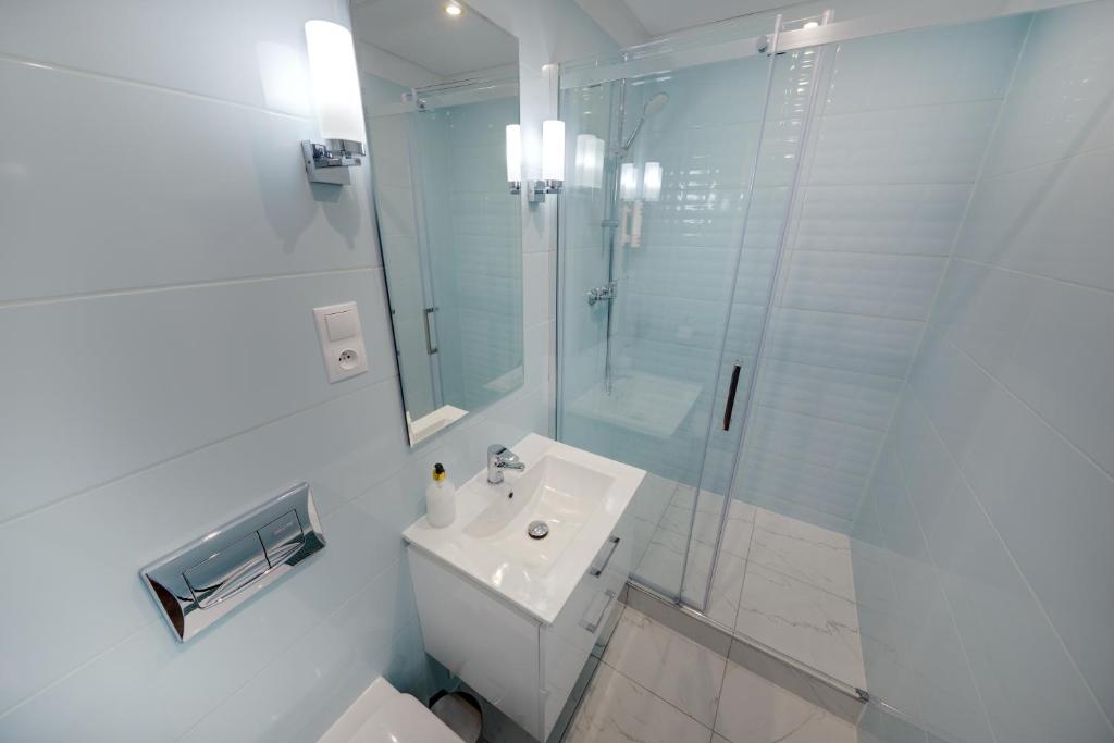 ApartHotel Katowice - Deluxe Rooms with King Beds, City Center, Free Wifi! - 14