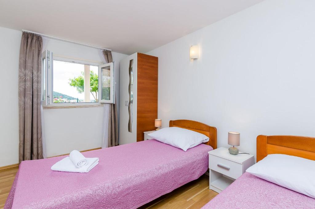 Apartments & Room Lino - 9