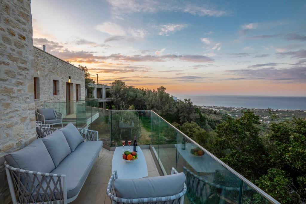 Maroulas Natura Palace - Villa with Private Pool & Panoramic Sea View, near Rethymno Beach