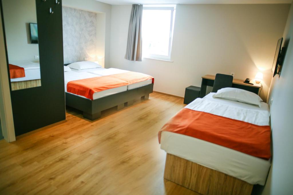 Postel nebo postele na pokoji v ubytování Ambient Hotel