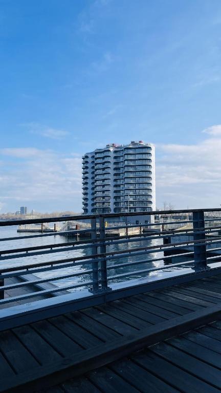 Výhled na řeku, která protéká v blízkosti apartmánu