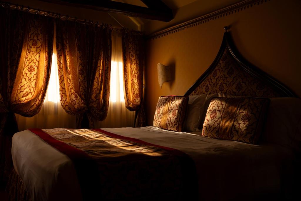 a bedroom with a bed and a window with curtains at Ai Mori d&#39;Oriente in Venice