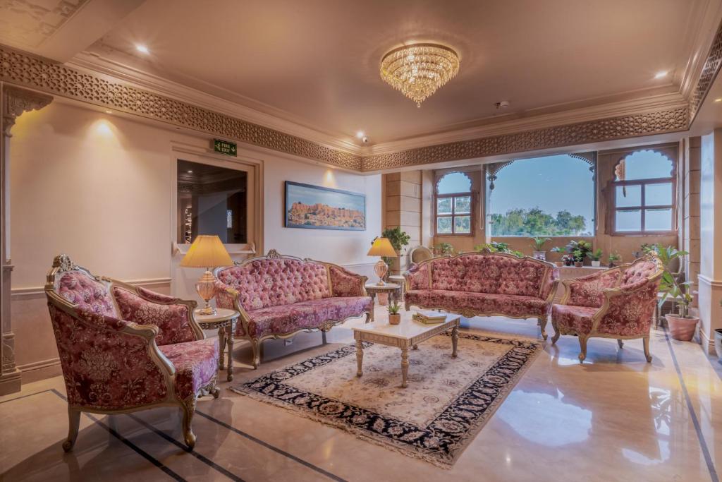 Posezení v ubytování Rupal Residency