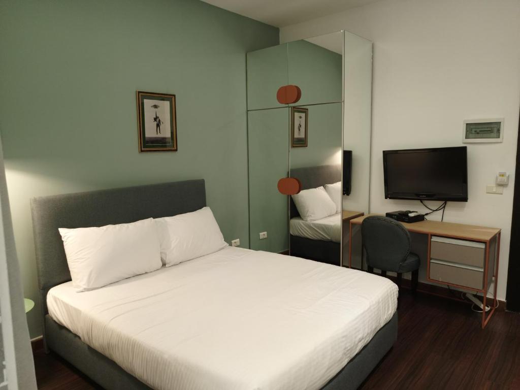 Citi Loft Furnished Apartments - Deluxe Queen Studio