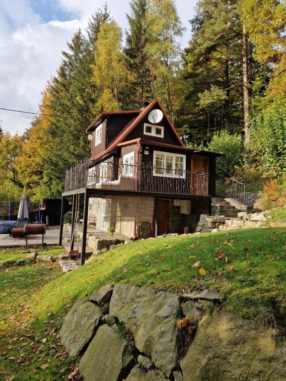 a house sitting on top of a hill at Chaloupka na stráni in Ostravice