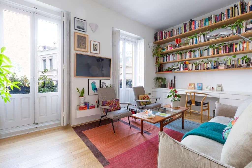 Elegant apartment next to Paseo del Prado - Alameda