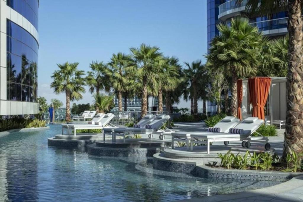 Fotografie z fotogalerie ubytování White Sage - Glamorous & Spacious 2BR at DAMAC Paramount Towers v Dubaji
