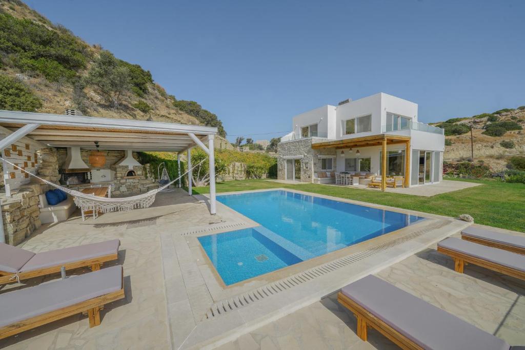 a villa with a swimming pool and a house at Villa Kalimera swimming pool Pitsidia Matala Komos in Pitsidia