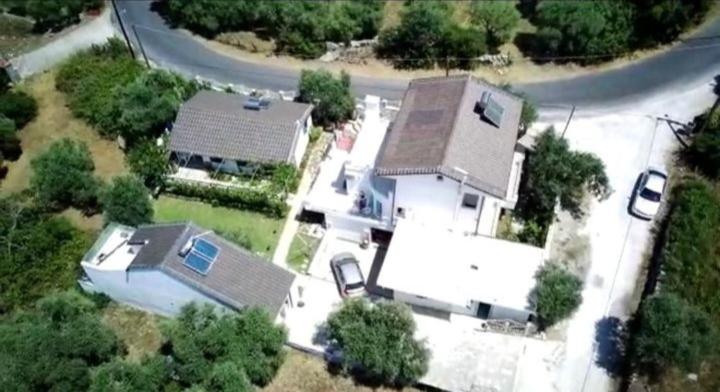 an aerial view of a large white house at Elvi Apartment 1 in Rachonio