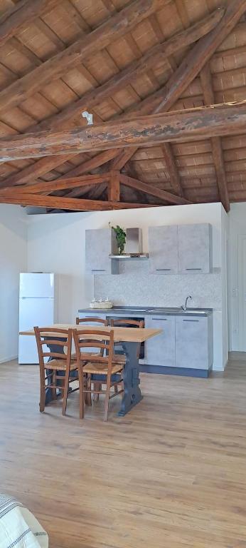 Kuchyň nebo kuchyňský kout v ubytování Casatoe' quinto studio near airport