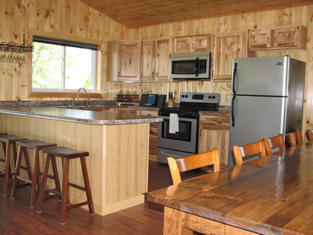 Angel Rock Waterfront Cottages - Five-Bedroom House #15