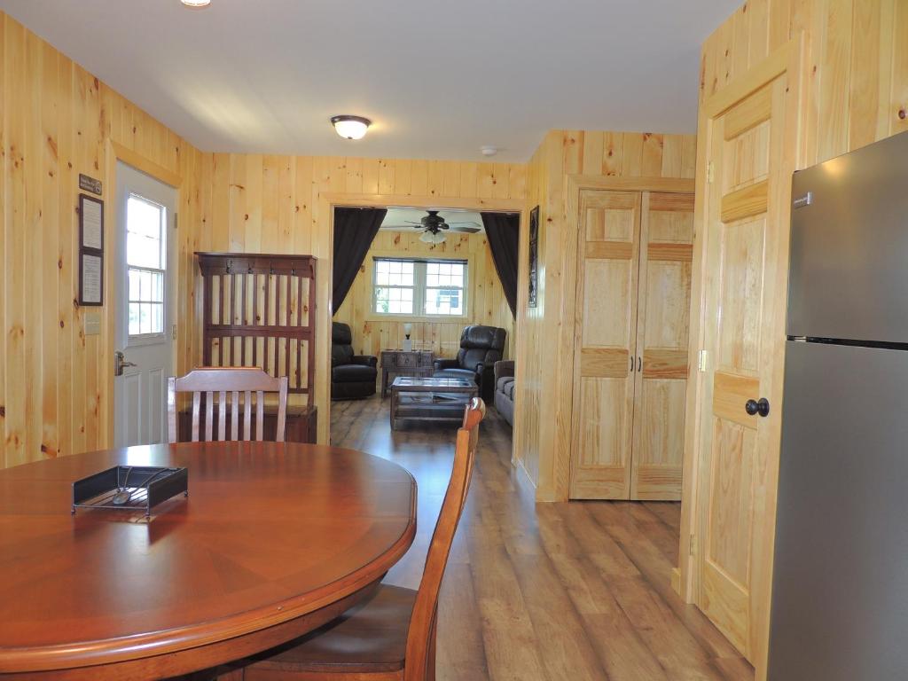 Angel Rock Waterfront Cottages - Two-Bedroom House #17