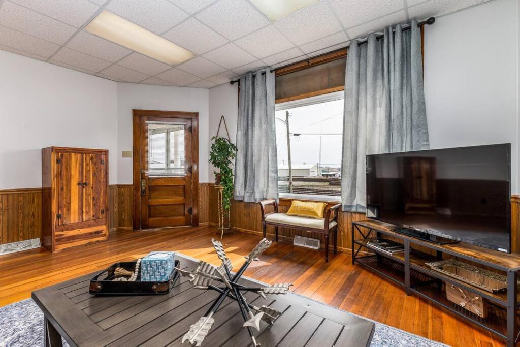 Μια τηλεόραση ή/και κέντρο ψυχαγωγίας στο Hornet Lodge