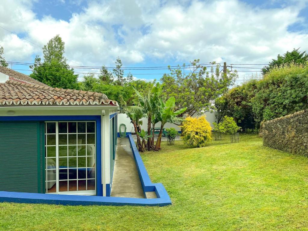 a dog house with a slide in a yard at Casa Tia Néné - Green Glassyard in Lagoa