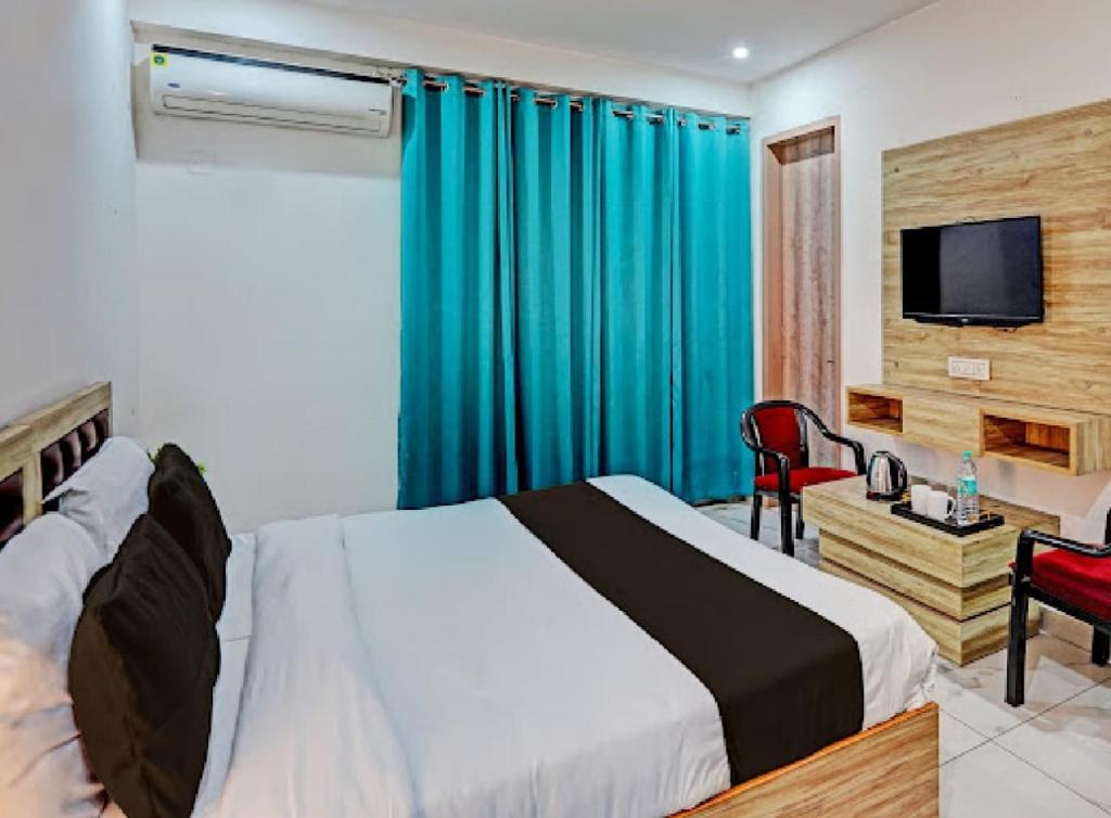 Postel nebo postele na pokoji v ubytování Akshay dream stay