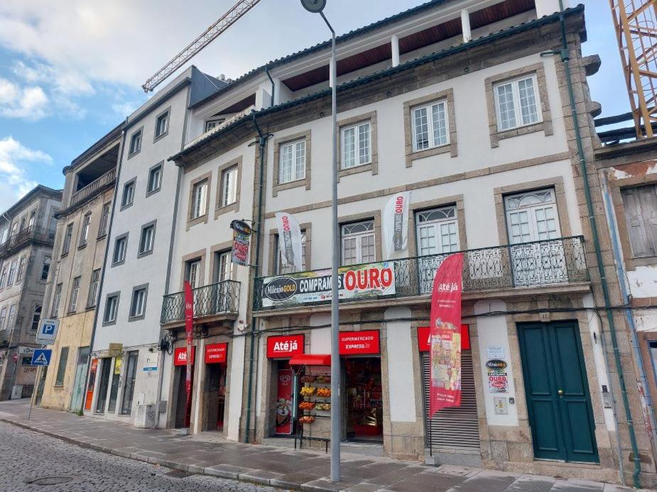 a building on the side of a street at Guest House Sir Manuel - Unidade Senhora A Branca in Braga