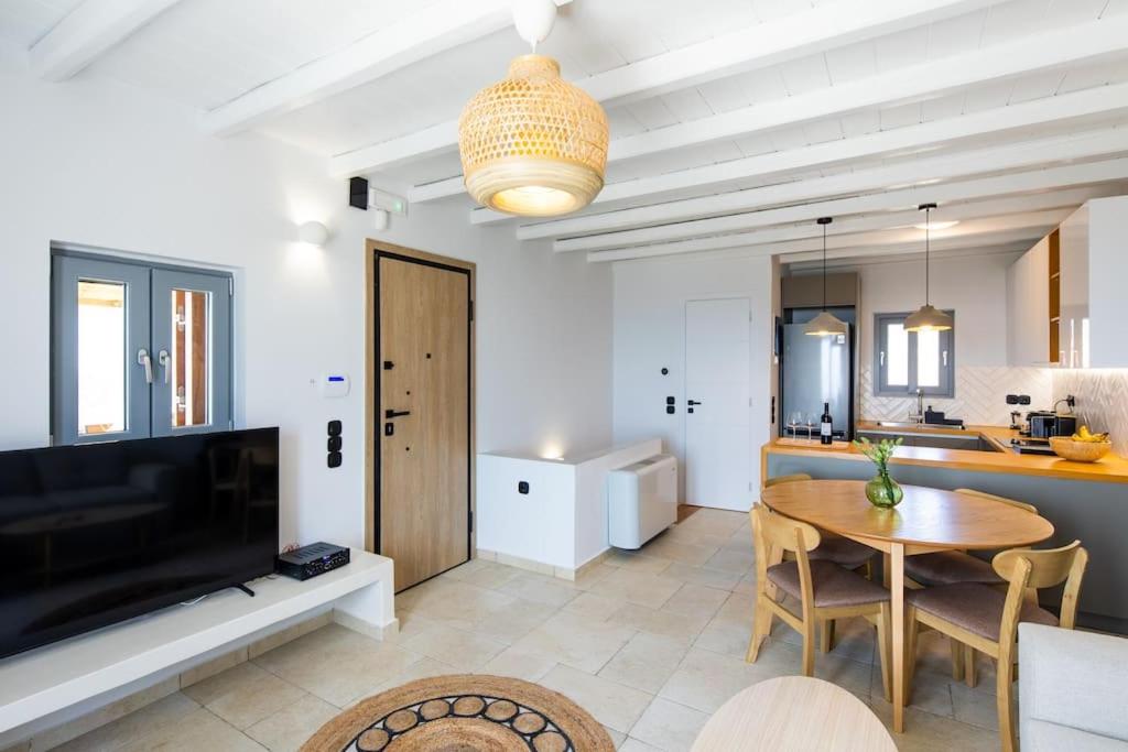 Istumisnurk majutusasutuses Kea 360 VILLAS- Dionysos Den