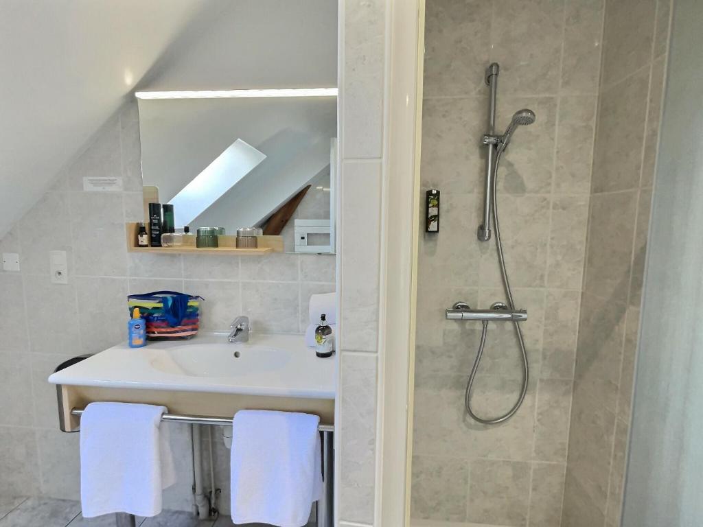 Logis Hôtel du Cygne - Doppelzimmer Im Obergeschoss