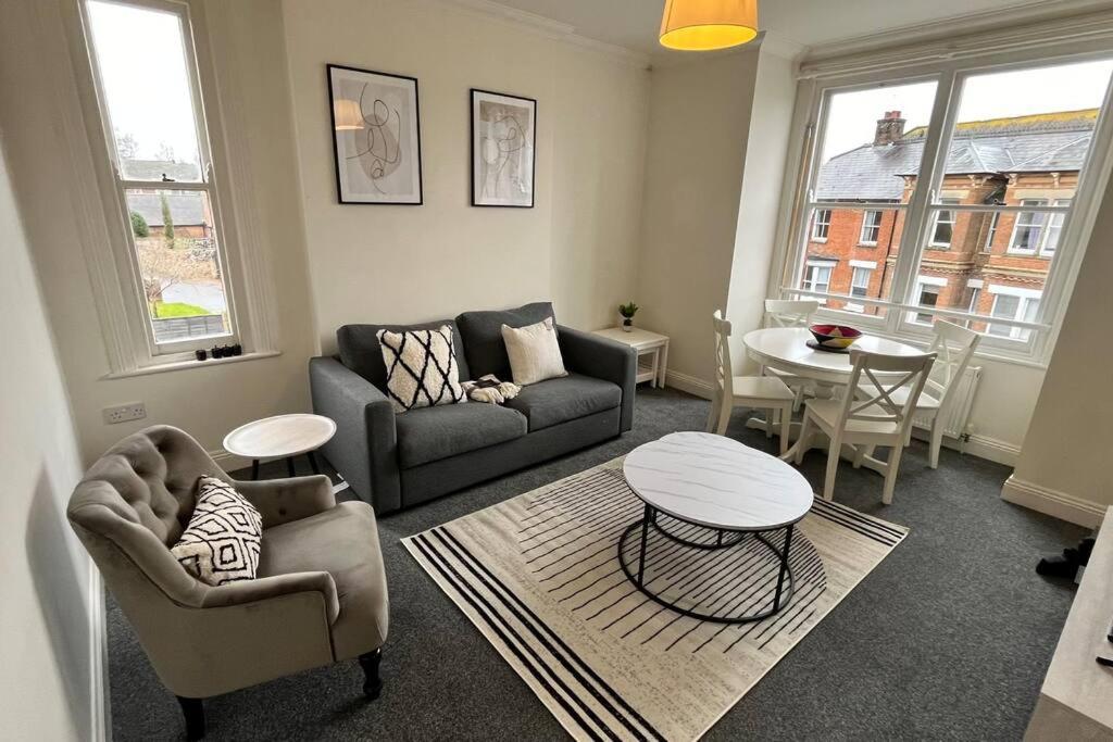 a living room with a couch and a table at Large apt, sleeps 4, in picturesque Wimborne town - The Westborough Nook in Wimborne Minster