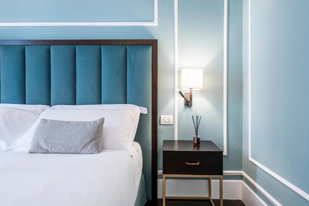 Postel nebo postele na pokoji v ubytování Glimpse Hotel