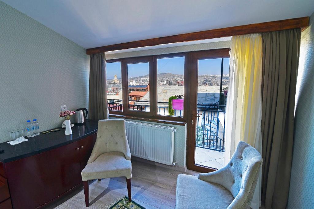 Balkón nebo terasa v ubytování Kraveli Hotel