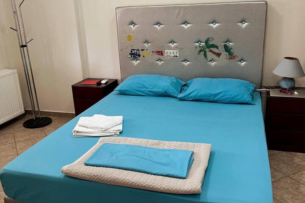 A bed or beds in a room at Ground floor apartment in Artemida next to the sea