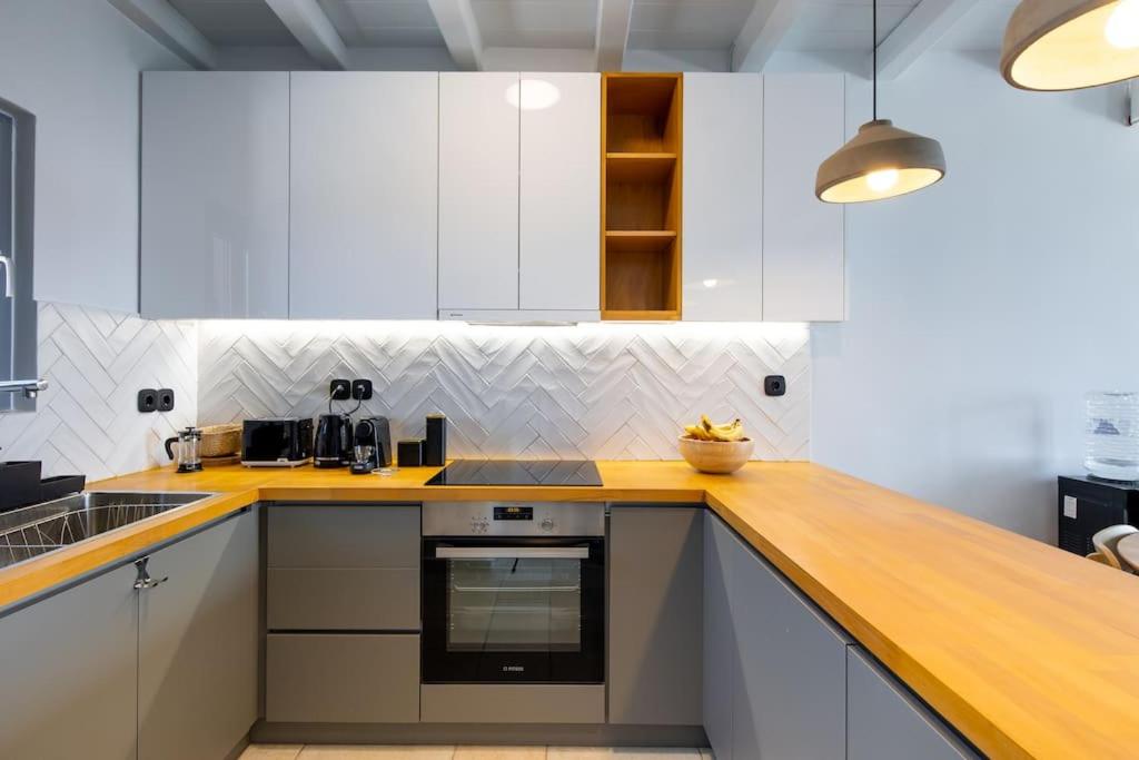 Η κουζίνα ή μικρή κουζίνα στο Kea 360 VILLAS - Aristaeus Abode