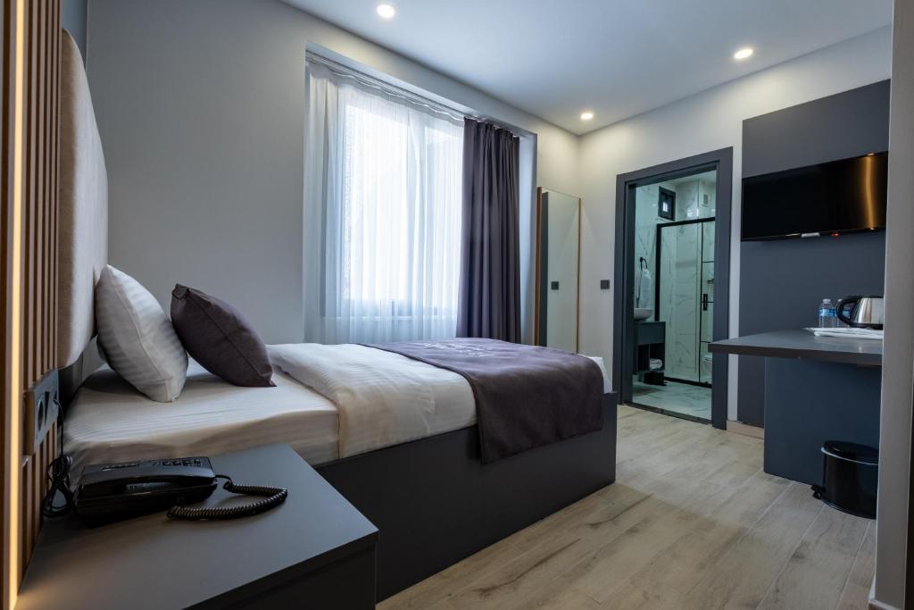 FLY POINT AIRPORT HOTEL - 11