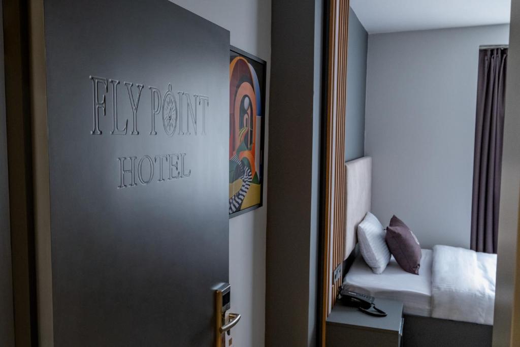 FLY POINT AIRPORT HOTEL - 12