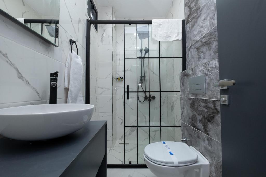 FLY POINT AIRPORT HOTEL - 13