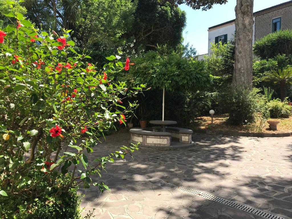 Vonkajšia záhrada v ubytovaní Villa Falconieri Sorrento Suite